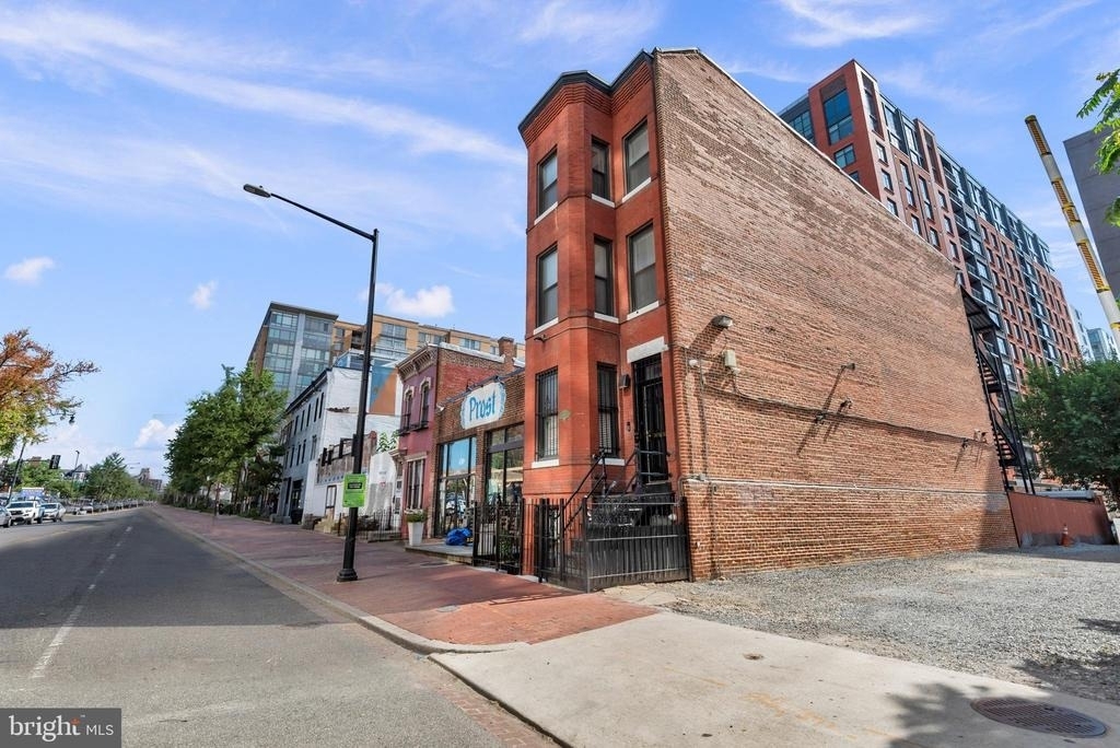 915 5th Street Nw - Photo 2