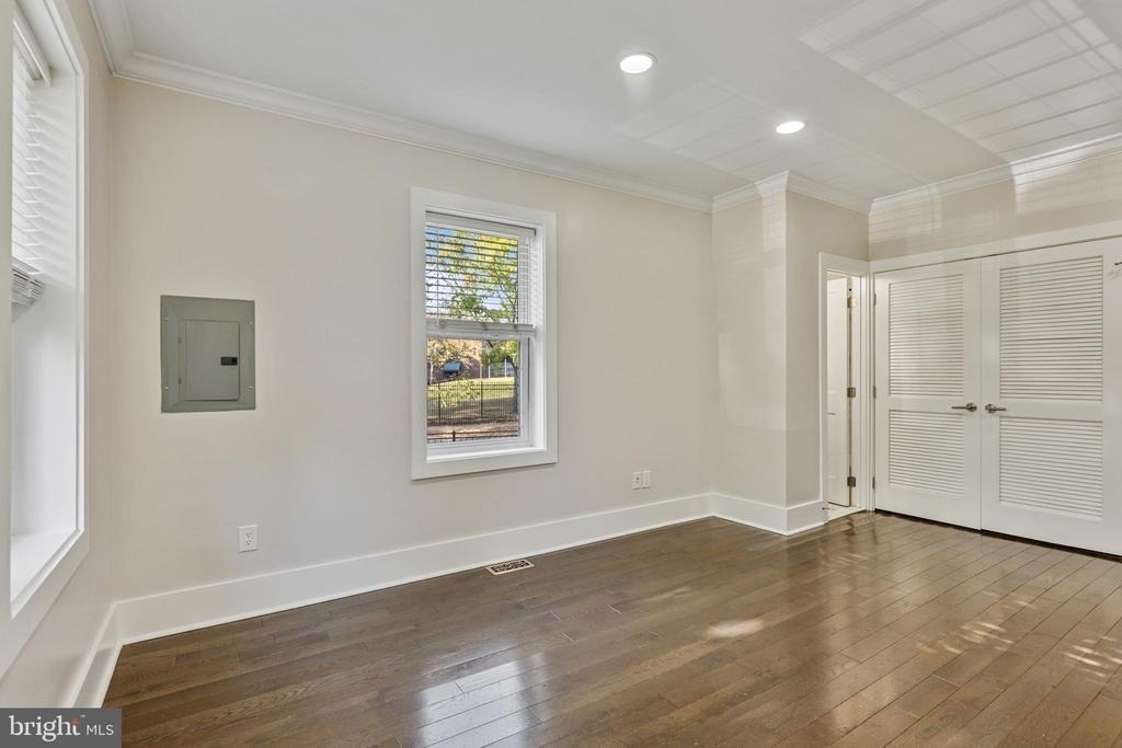 1100 Holbrook Terrace Ne - Photo 4