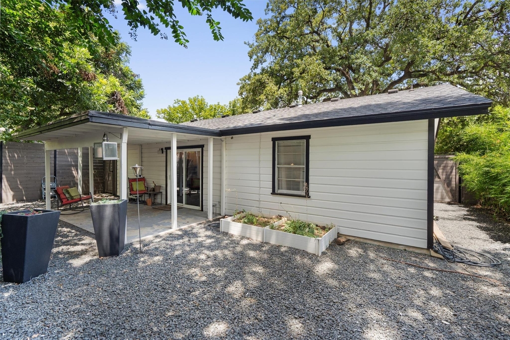 1182 Angelina St - Photo 25
