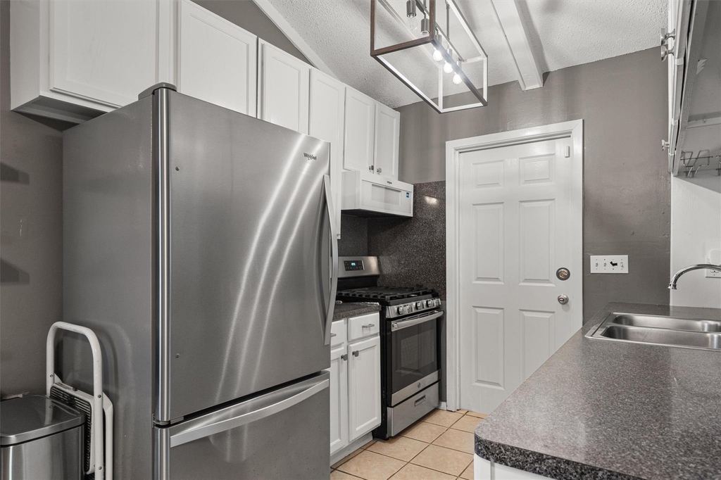 1182 Angelina St - Photo 9