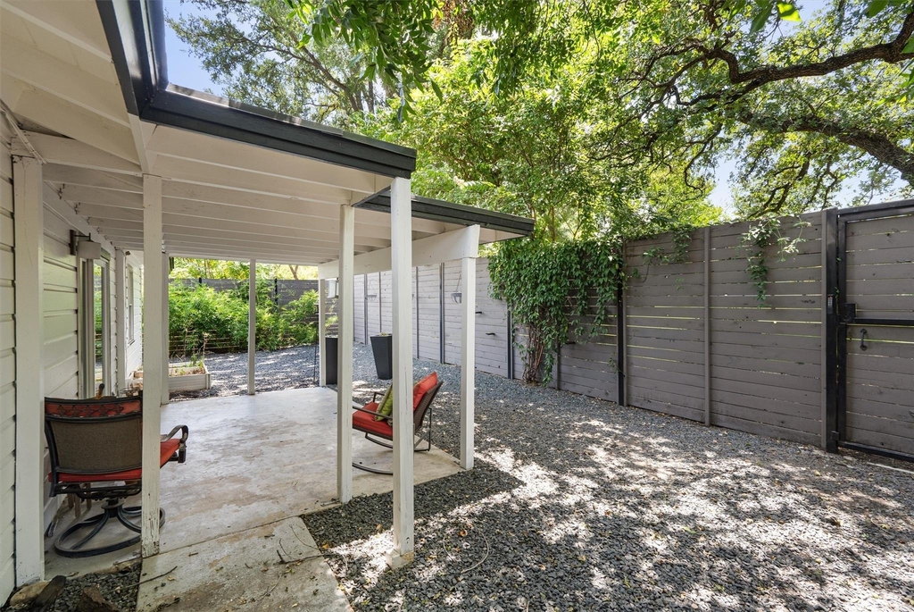 1182 Angelina St - Photo 23