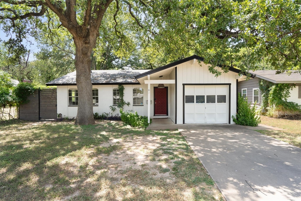 1182 Angelina St - Photo 0