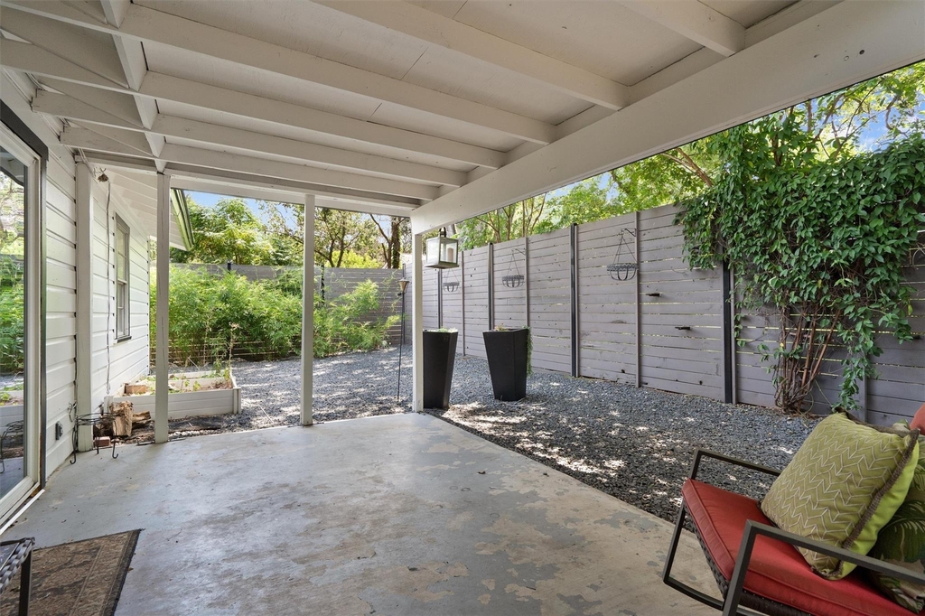 1182 Angelina St - Photo 22