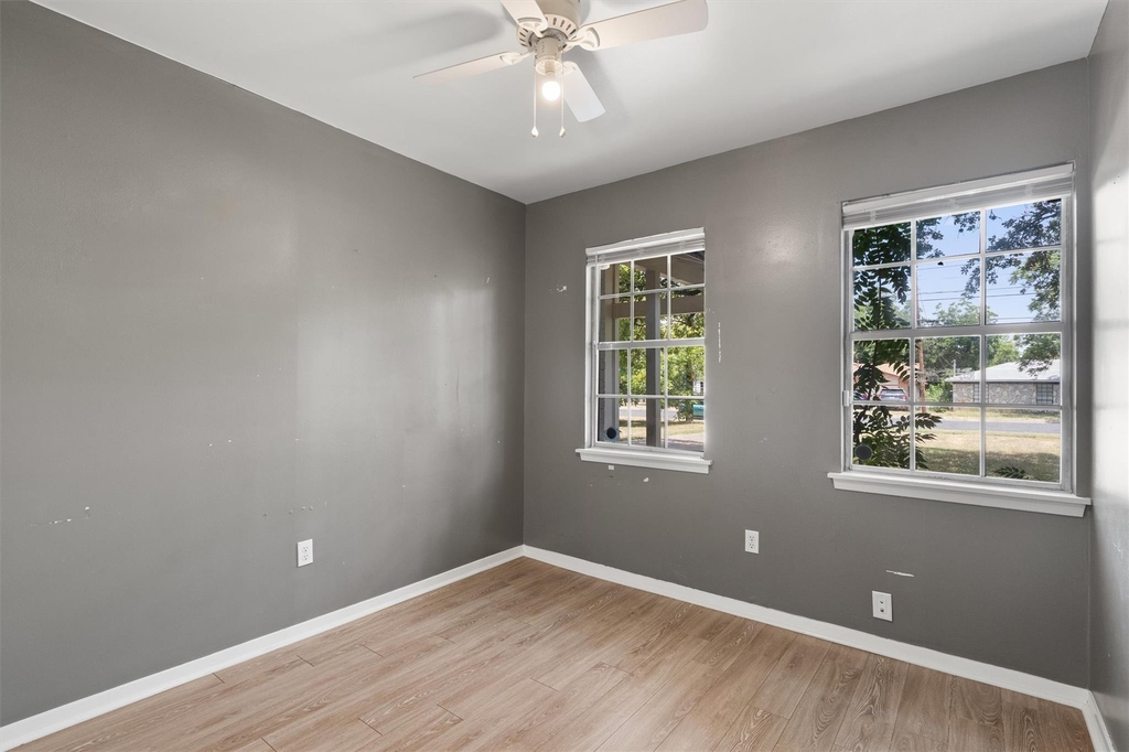 1182 Angelina St - Photo 15