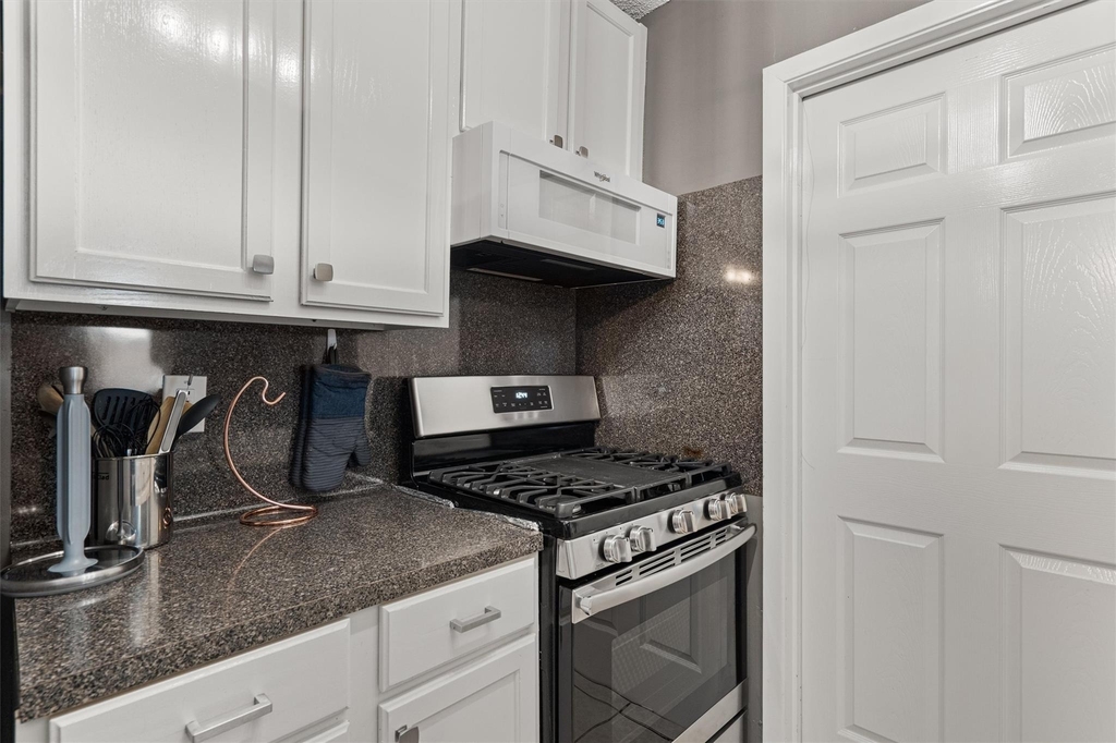 1182 Angelina St - Photo 10