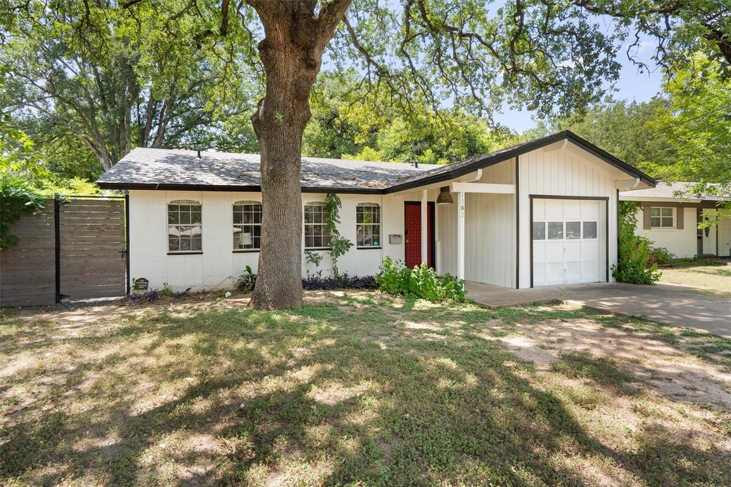 1182 Angelina St - Photo 2
