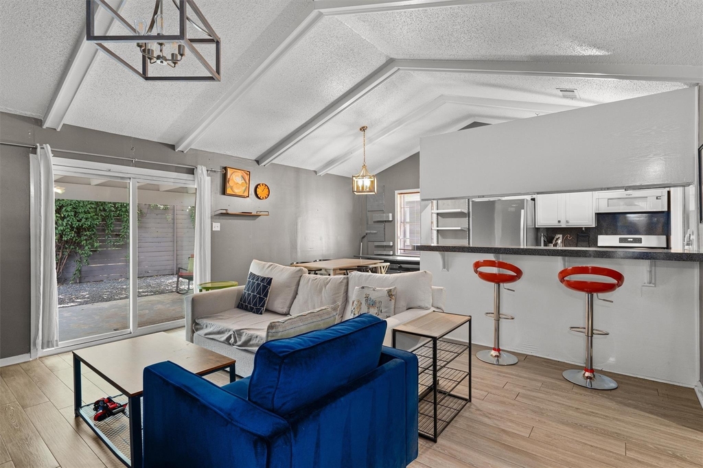 1182 Angelina St - Photo 4