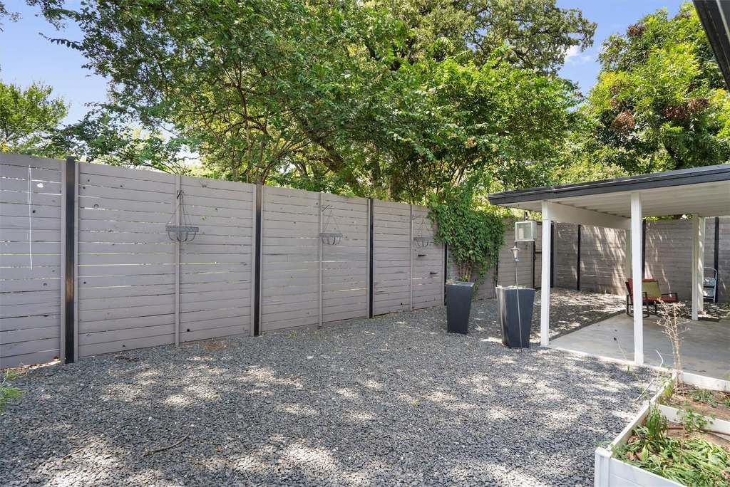 1182 Angelina St - Photo 26