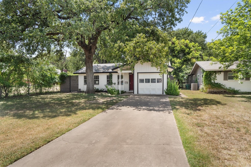 1182 Angelina St - Photo 1