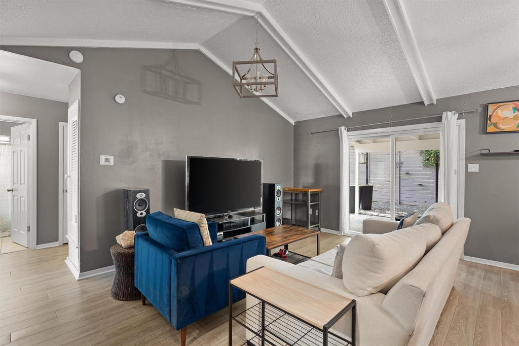 1182 Angelina St - Photo 5