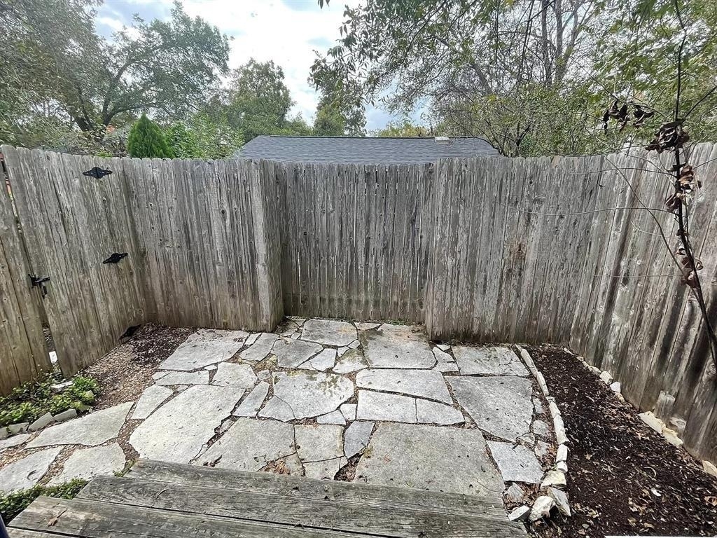 1402 Laurel St - Photo 9