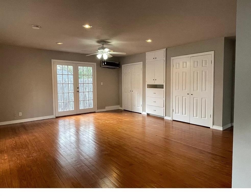 1402 Laurel St - Photo 2