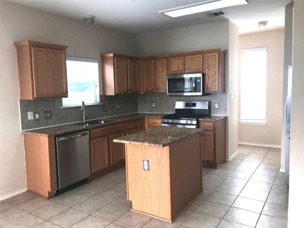 11321 Fletcher Hall Ln - Photo 6
