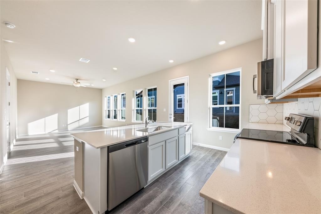1015 Vista View Dr - Photo 2