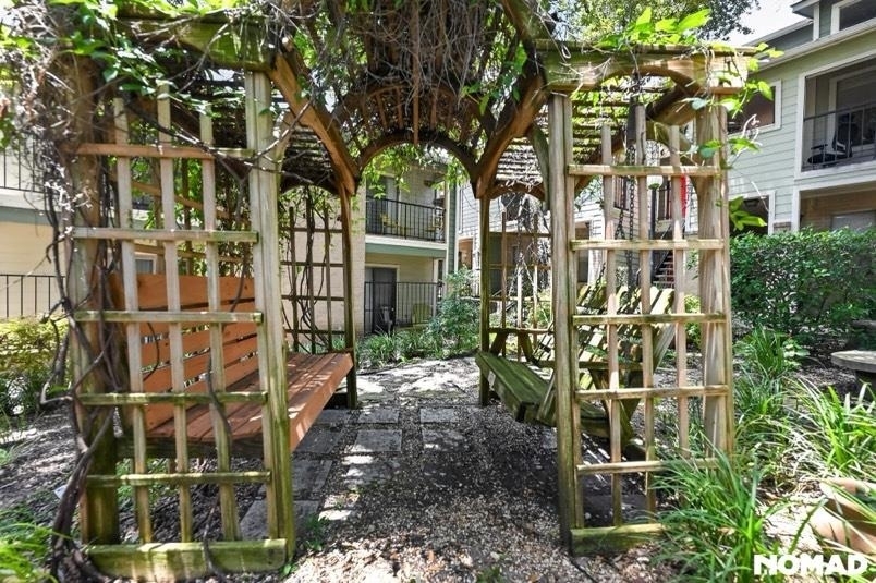 2104 Cullen Ave - Photo 2