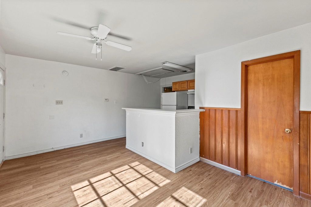 108 W Austin St - Photo 5