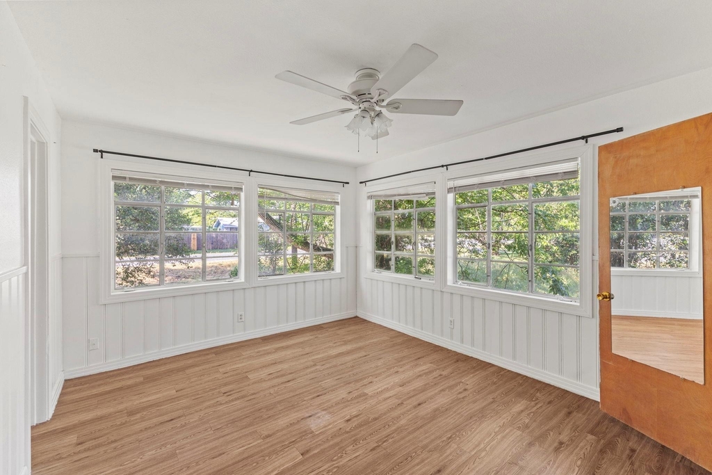 108 W Austin St - Photo 1