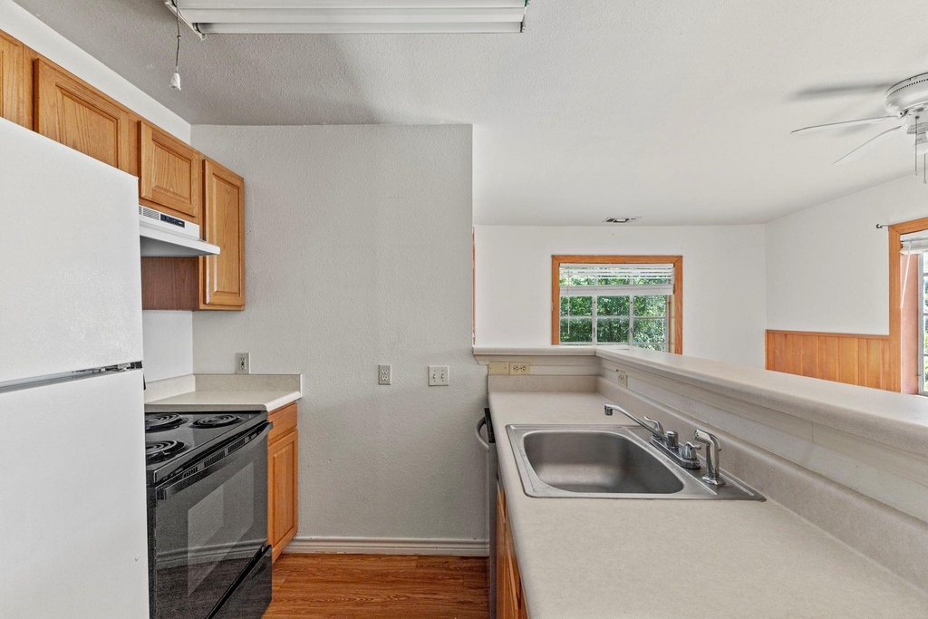 108 W Austin St - Photo 6