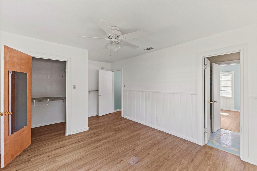 108 W Austin St - Photo 2