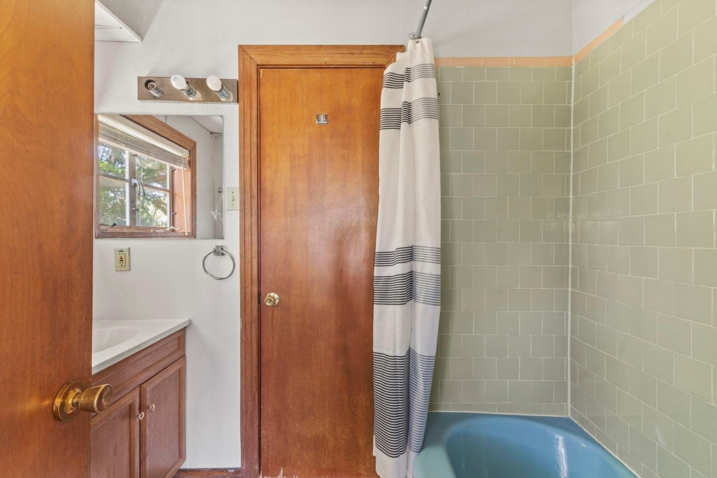 108 W Austin St - Photo 9