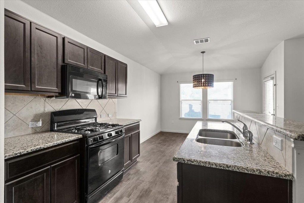 376 Musgrav Ave - Photo 0