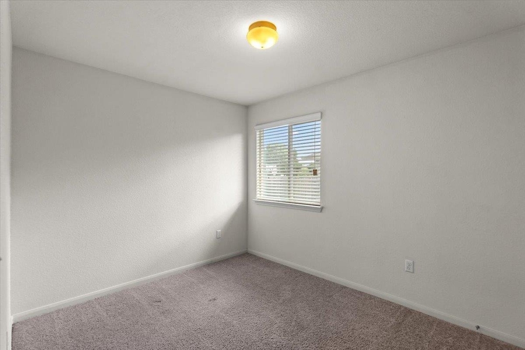 376 Musgrav Ave - Photo 17