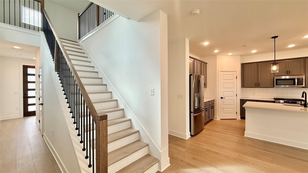 1016 Brickell Loop - Photo 3