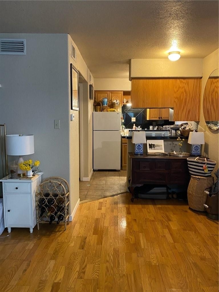 112 W 38th St - Photo 3