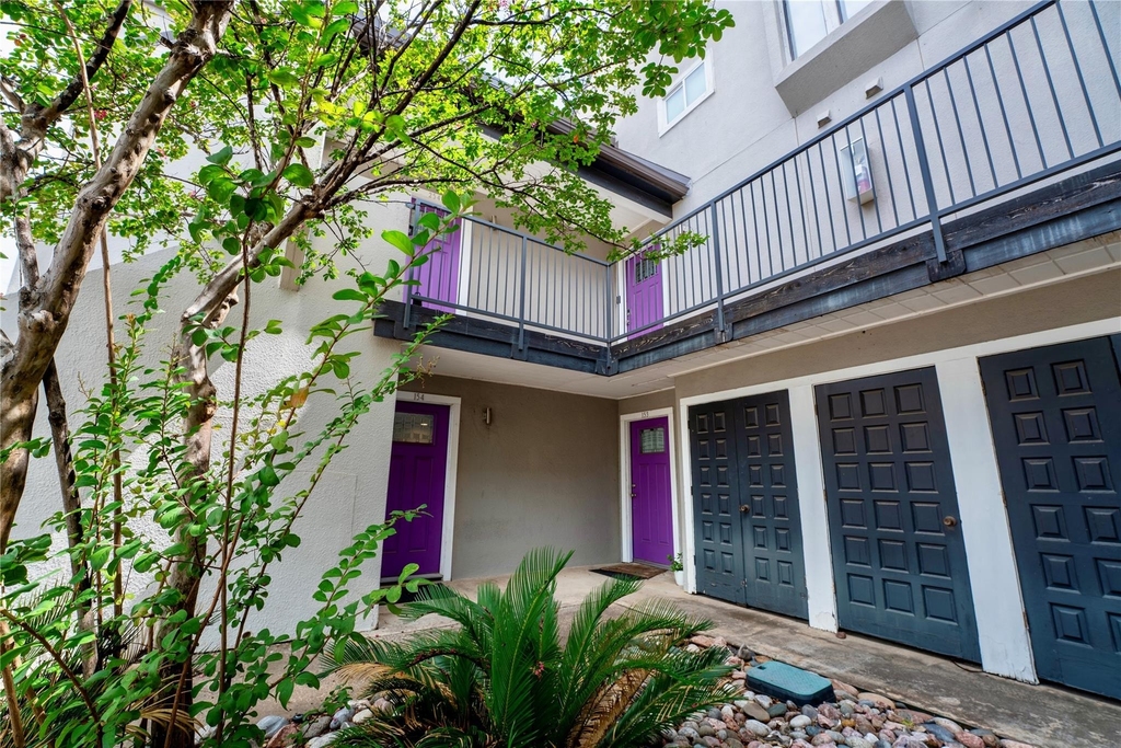 935 La Posada Dr - Photo 0