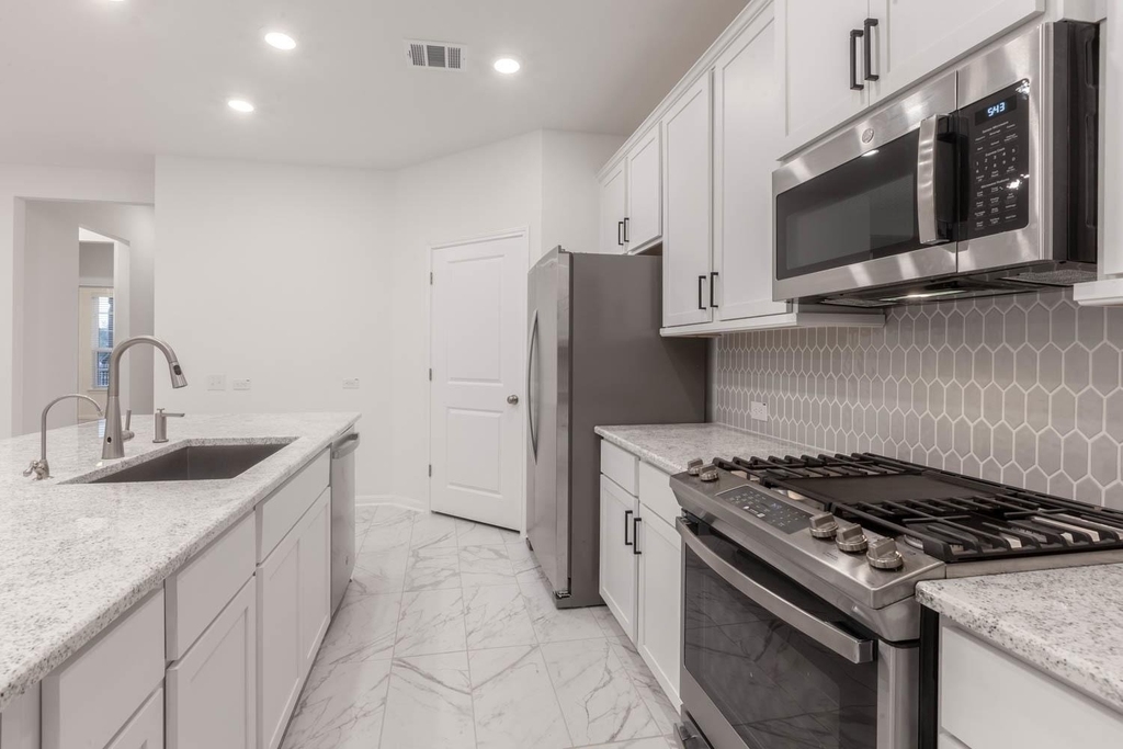 309 Barton Oak Trl - Photo 4