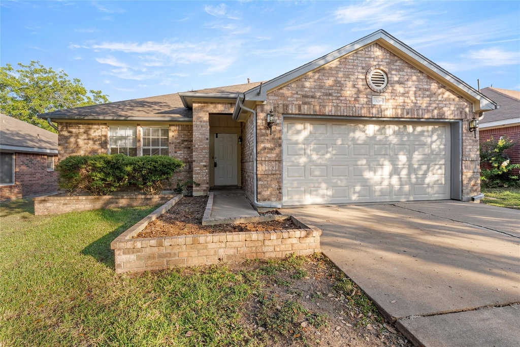 13216 Bennington Ln - Photo 1