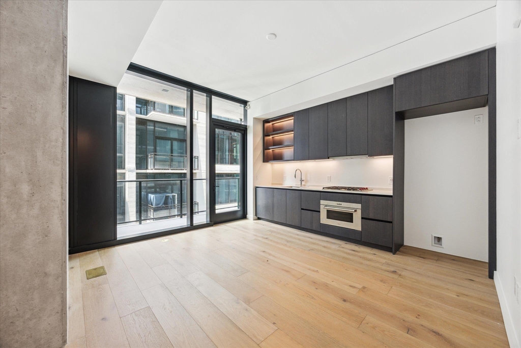 610 Davis St - Photo 1