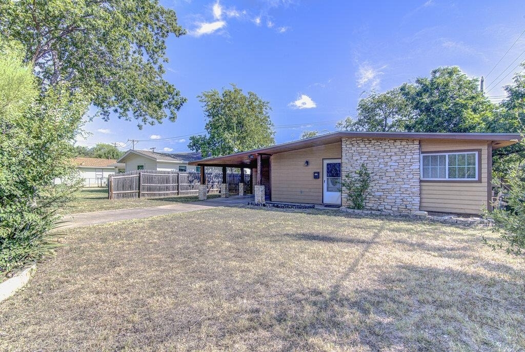 1410 Kamar Dr - Photo 2