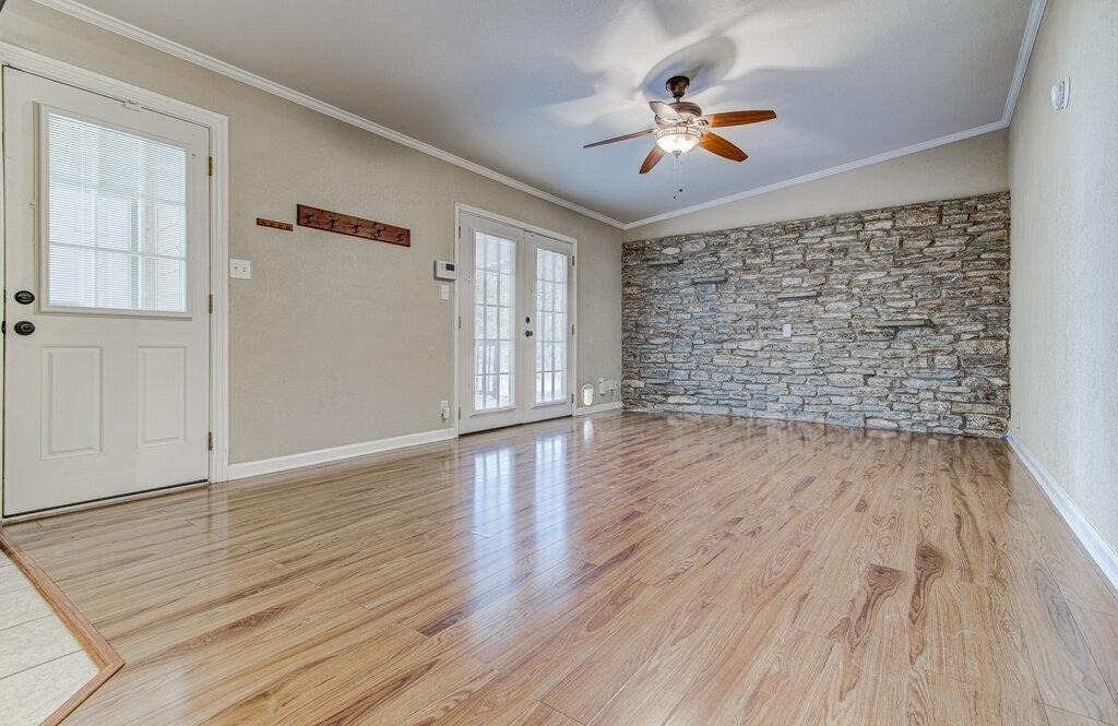 1410 Kamar Dr - Photo 3