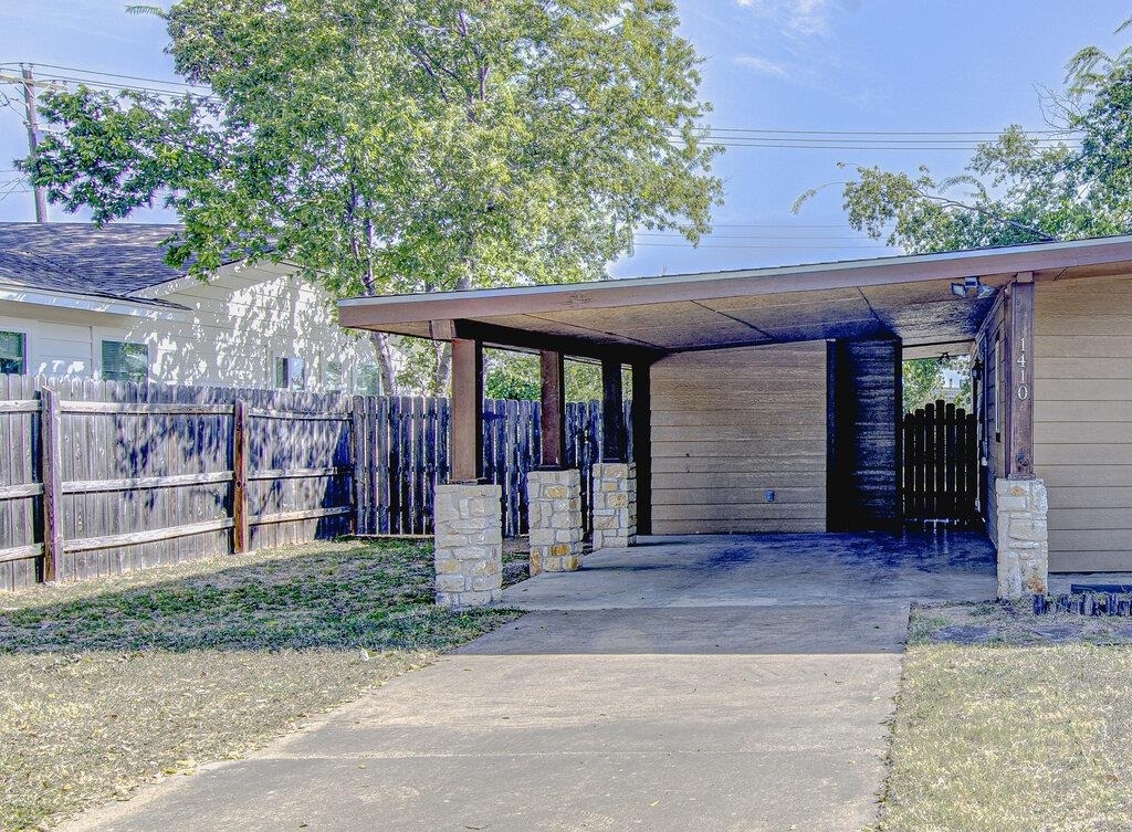 1410 Kamar Dr - Photo 1