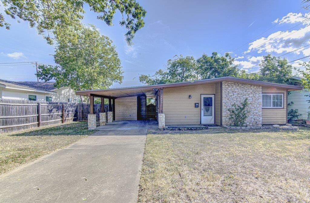 1410 Kamar Dr - Photo 0