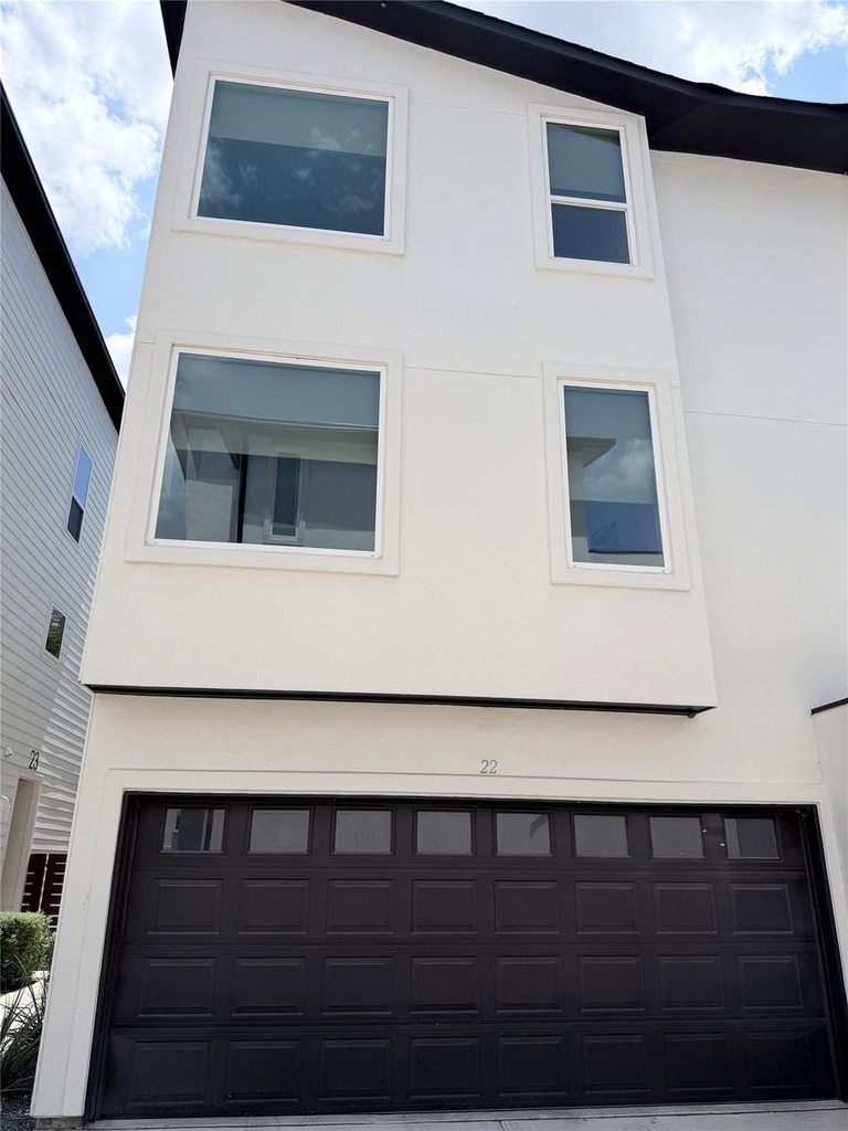 1417 Kramer Ln - Photo 0