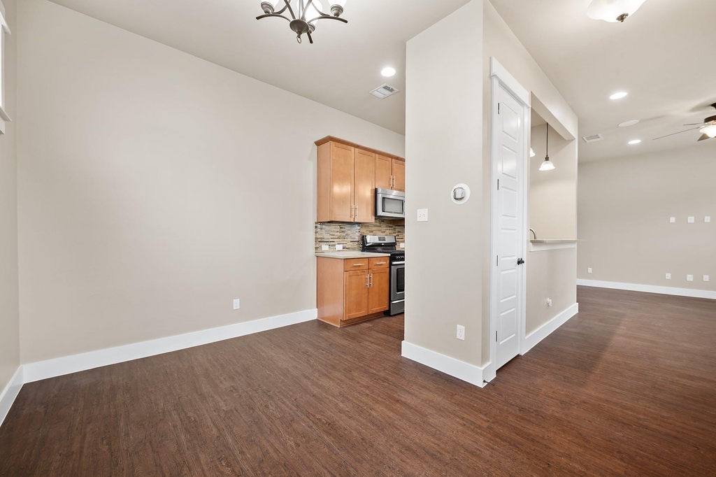 1704 Cedar Bend Dr - Photo 9