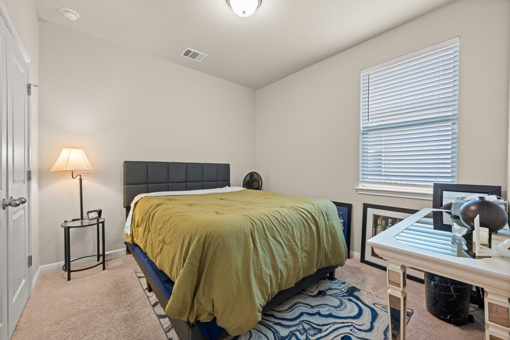 329 Serpens St - Photo 13