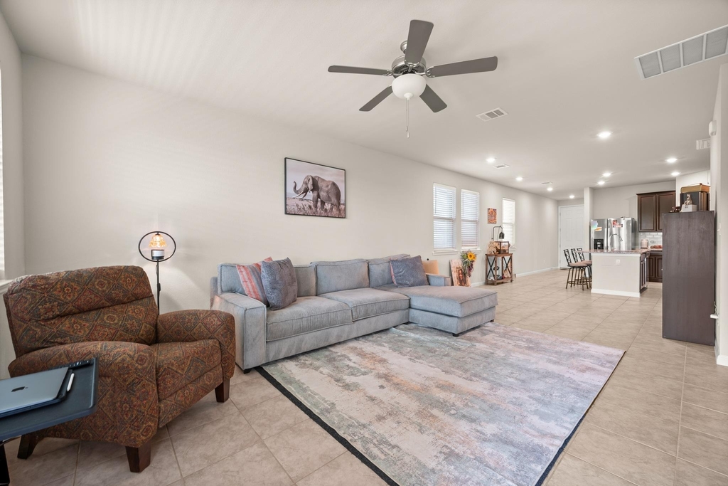 329 Serpens St - Photo 7