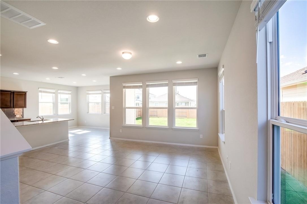 226 Trailside Ln - Photo 3