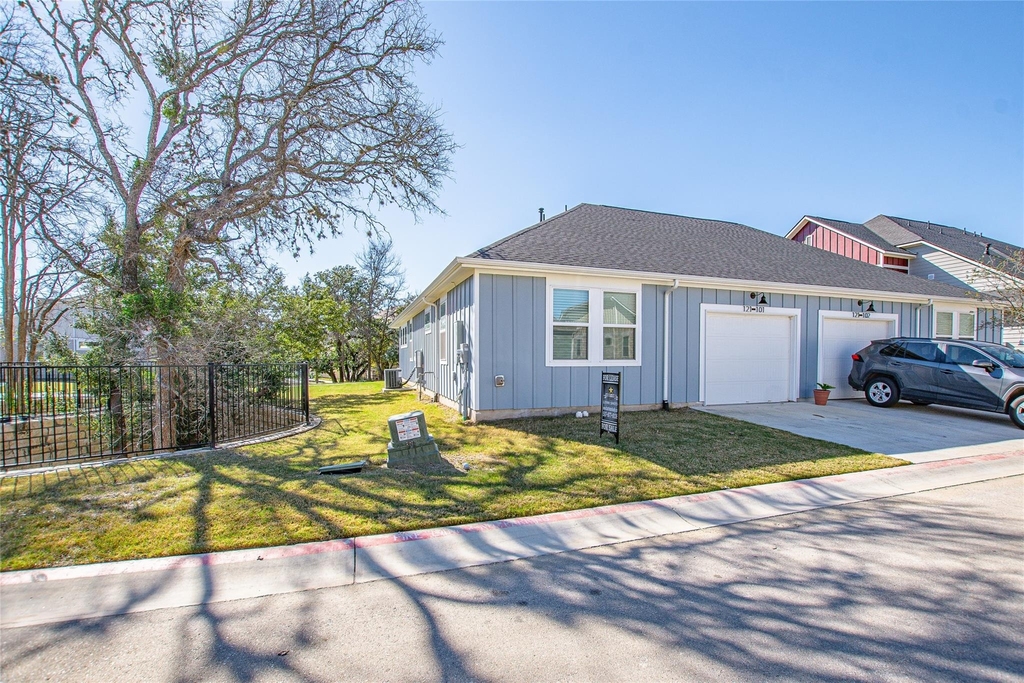 121 Lafitte Dr - Photo 0