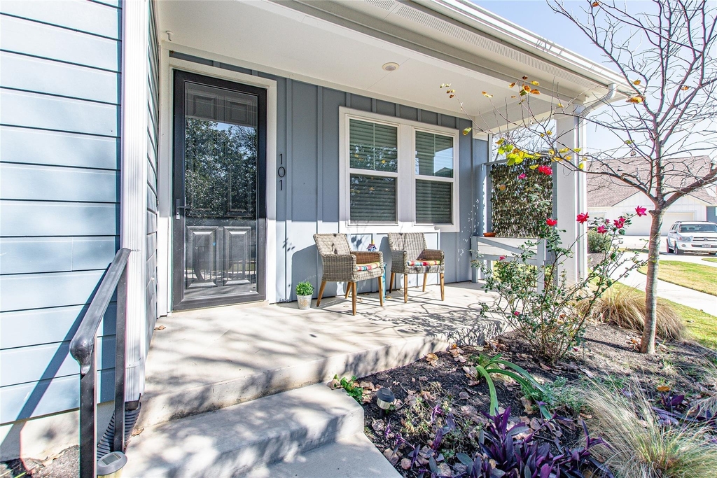 121 Lafitte Dr - Photo 2