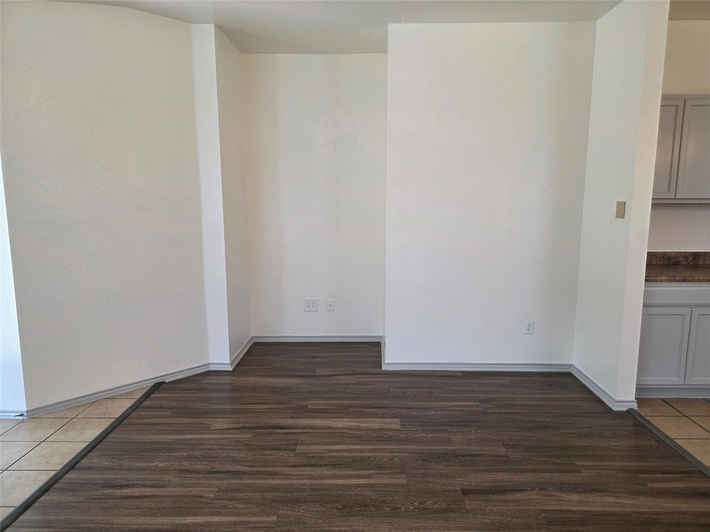 319 Riverwalk Dr - Photo 3