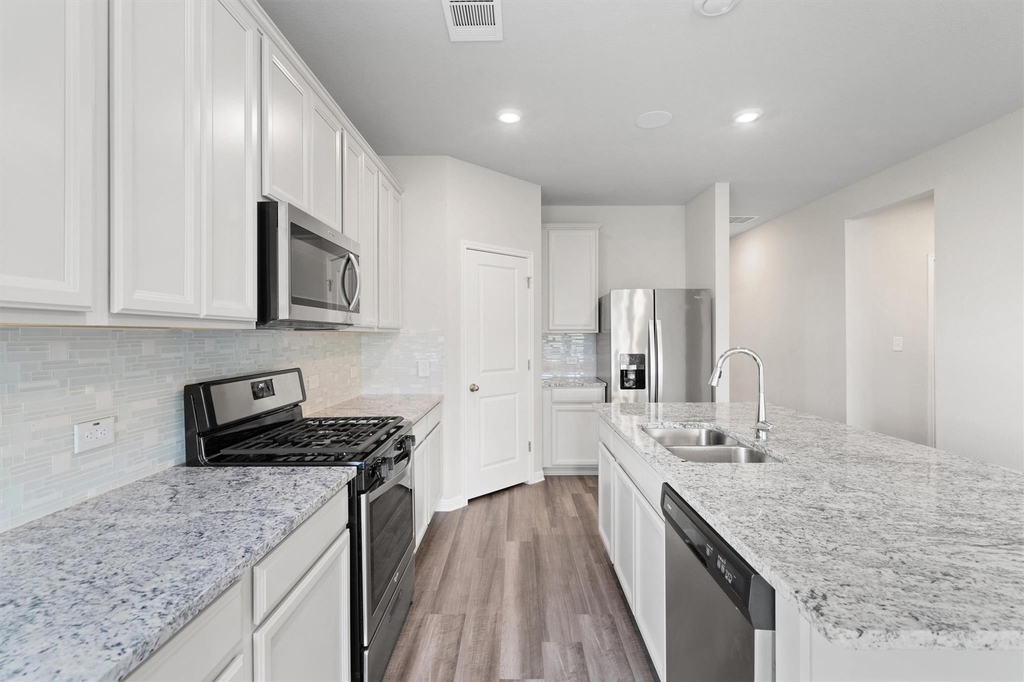 209 Golden Plains Pkwy - Photo 21