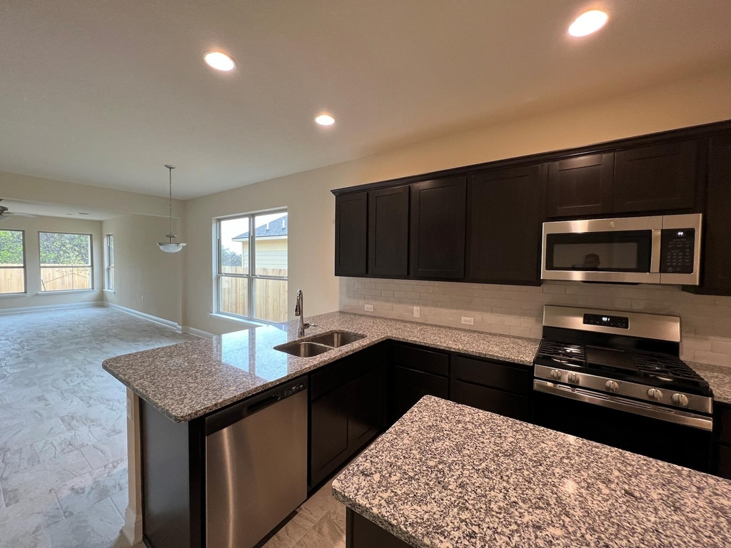 704 Falkland Trce - Photo 5