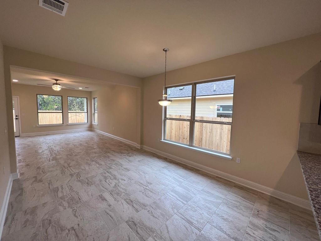 704 Falkland Trce - Photo 3
