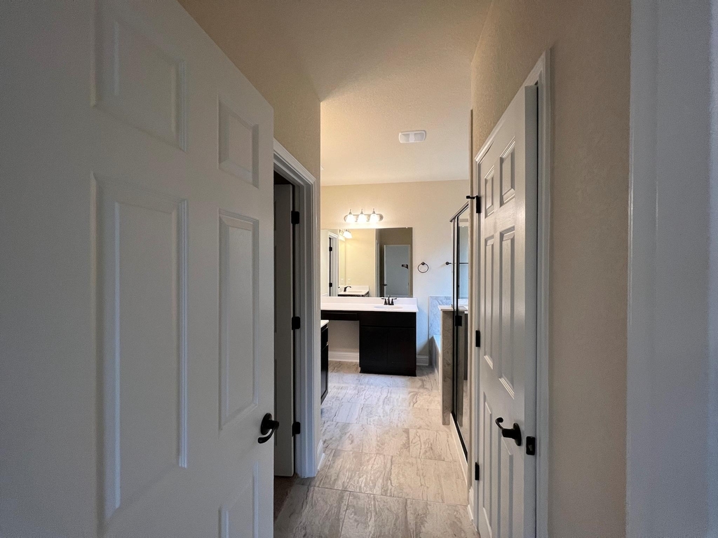 704 Falkland Trce - Photo 9
