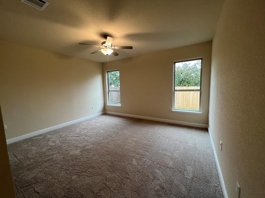 704 Falkland Trce - Photo 8