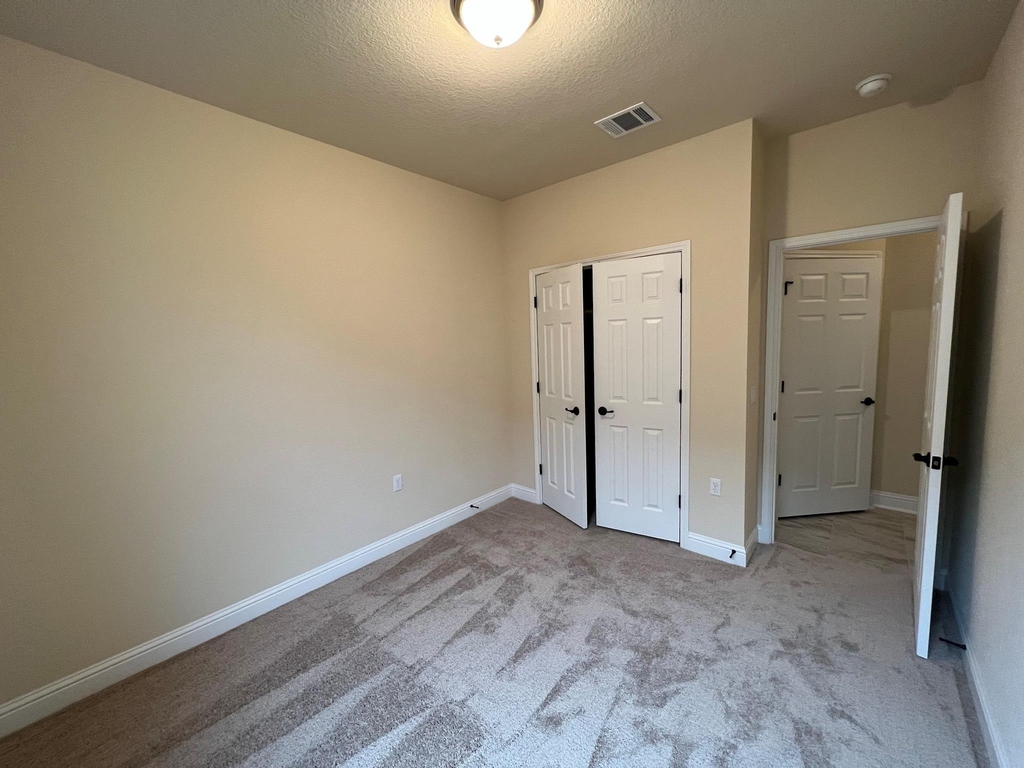 704 Falkland Trce - Photo 17